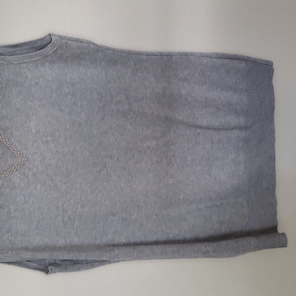 WHBM gray cozy v neck sweater vest with gold studded detail at neck, women's med - Picture 3 of 7